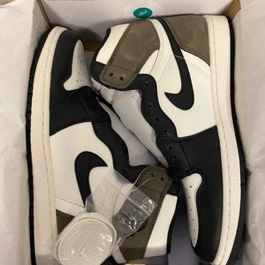 Jordan 1 Mochas Deadstock